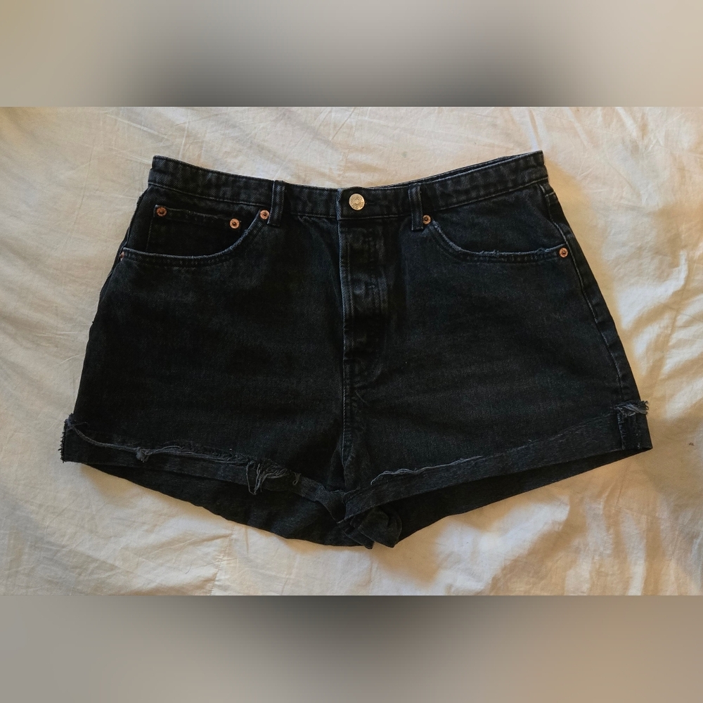 Zara Distressed Raw Hem High-Rise, Curved-Waist Jean Shorts; Size 12; Black
